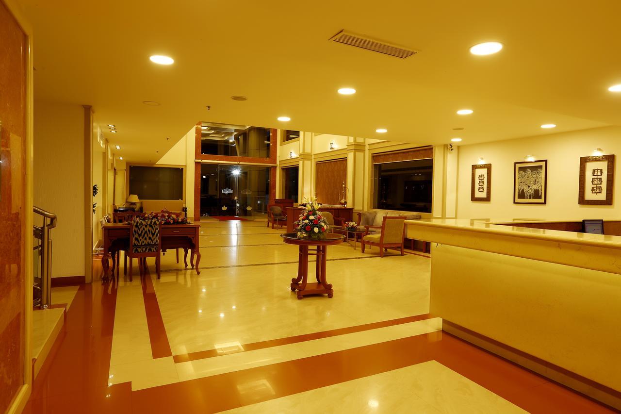 Hotel Arcadia Regency Alappuzha Esterno foto